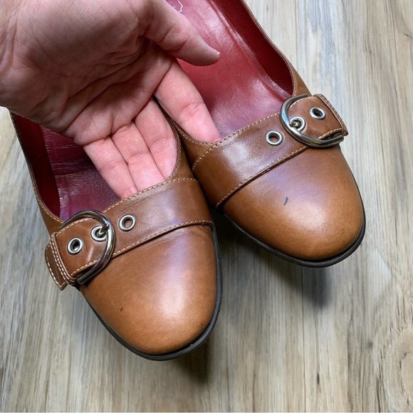 COACH “Mandel” Tan Leather Heels Pumps Silver Buckle Closed Toe Women’s Size 9 - Picture 3 of 10
